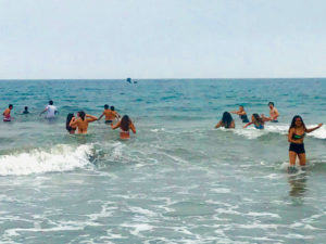 estudiantes de intercambio en verano. Playa de Santa Mónica.