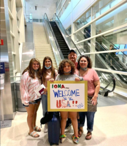 Iona con su host family en USA